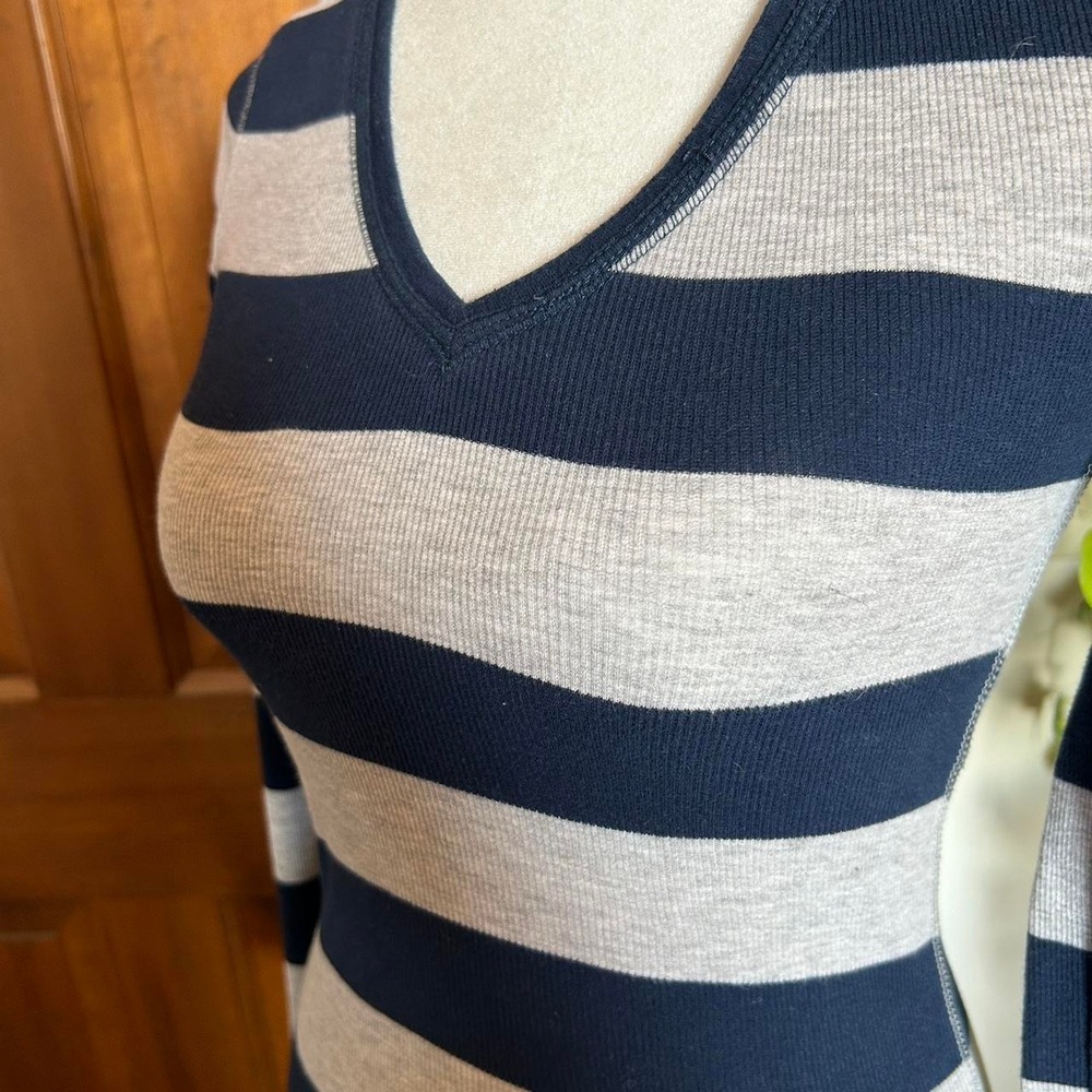 Y2K Aeropostale Women's Striped V-Neck Long Sleeve Thermal Henley Top Small - Picture 3 of 5
